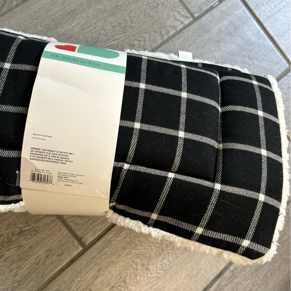 NWT dog mat Boots and Barkley Medium pet mat soft dog bed cat bed 19 x 1.56 x30 - Picture 11 of 14